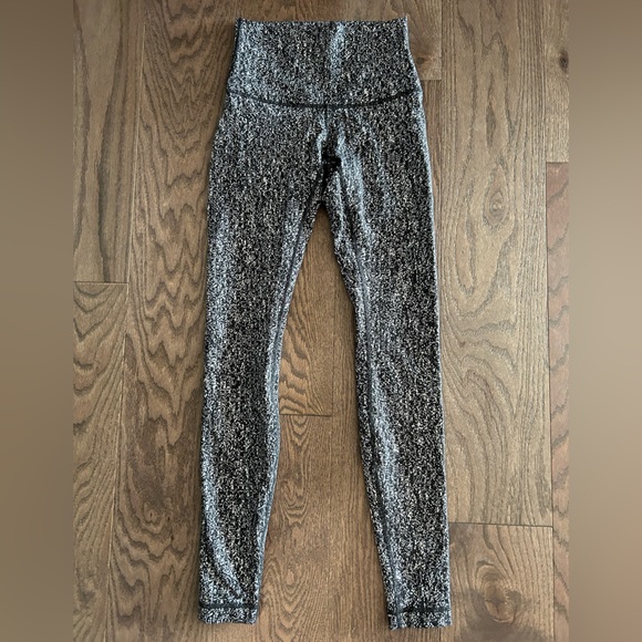 Lululemon Size 4 Wunder Under HR Leggings 28" - Picture 1 of 3